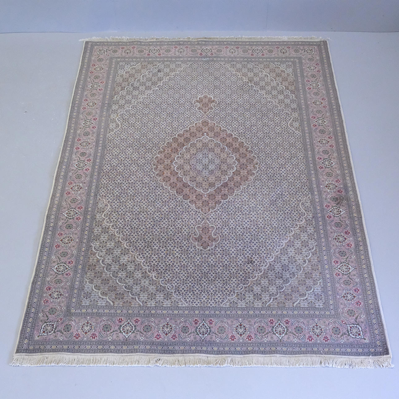 TÆPPE, TÄBRIZ, SIGNERET.