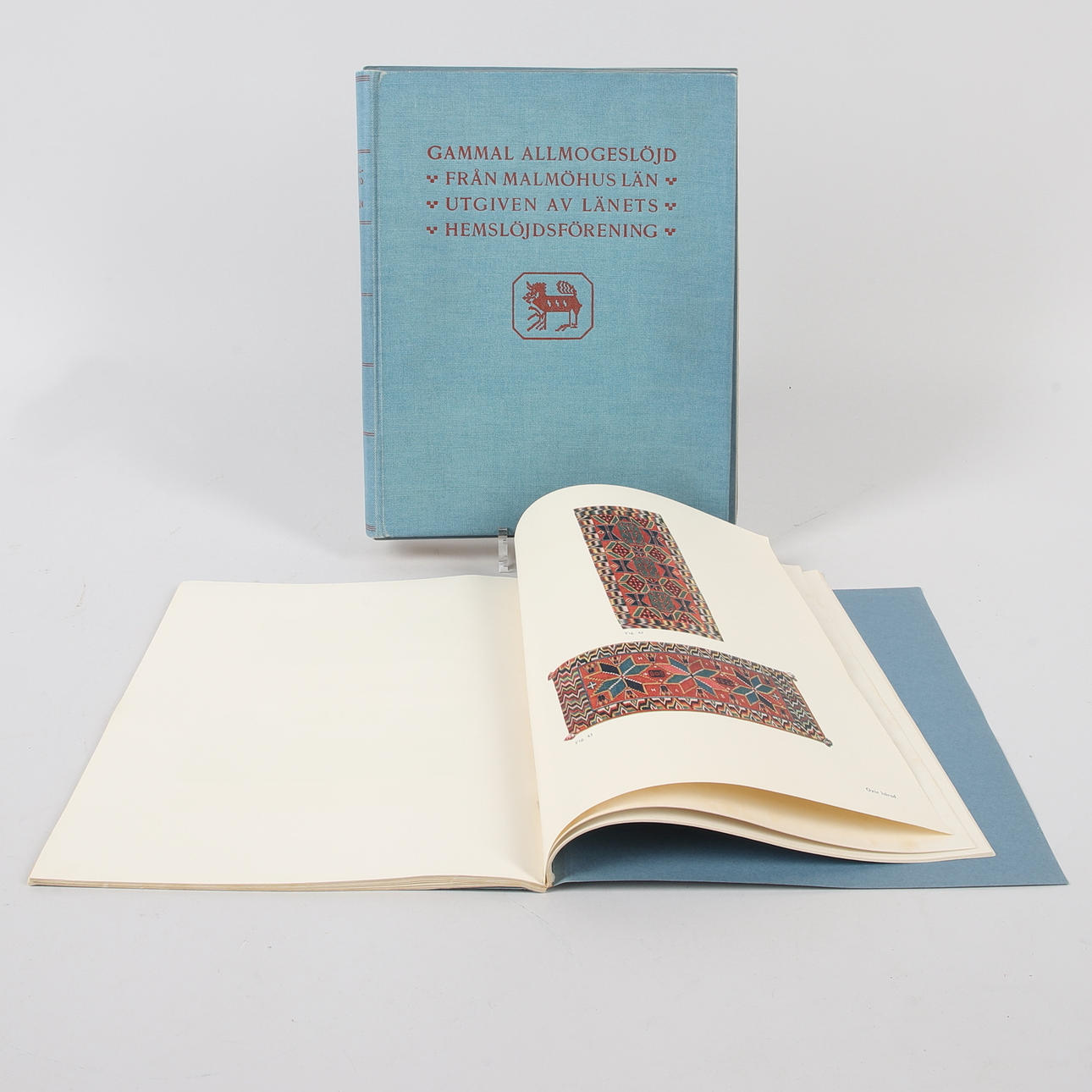 BOOK WITH BOOKLET, 8 parts, “Gammal allmogeslöjd from Malmöhus län in picture and text”, Hemslöjdsföreningen, Malmö, 1924.