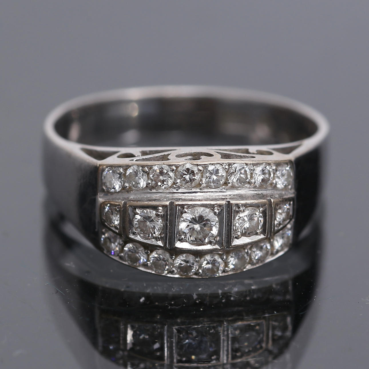 RING, 18 k vitguld med 21 diamanter, 0,52 ct, 5,53 gram, Heribert ...