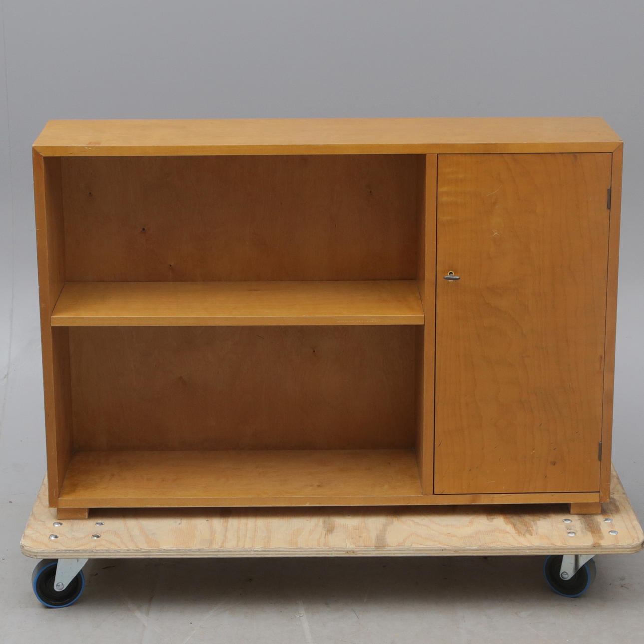 Bookcase, with cupboard, funkis.