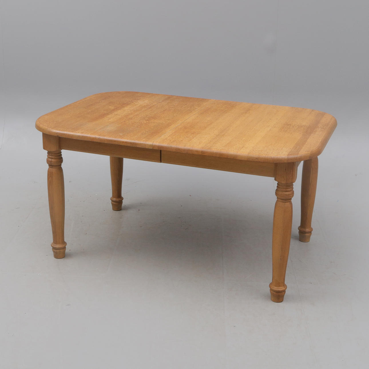 ESSTISCH, naturbelassen.