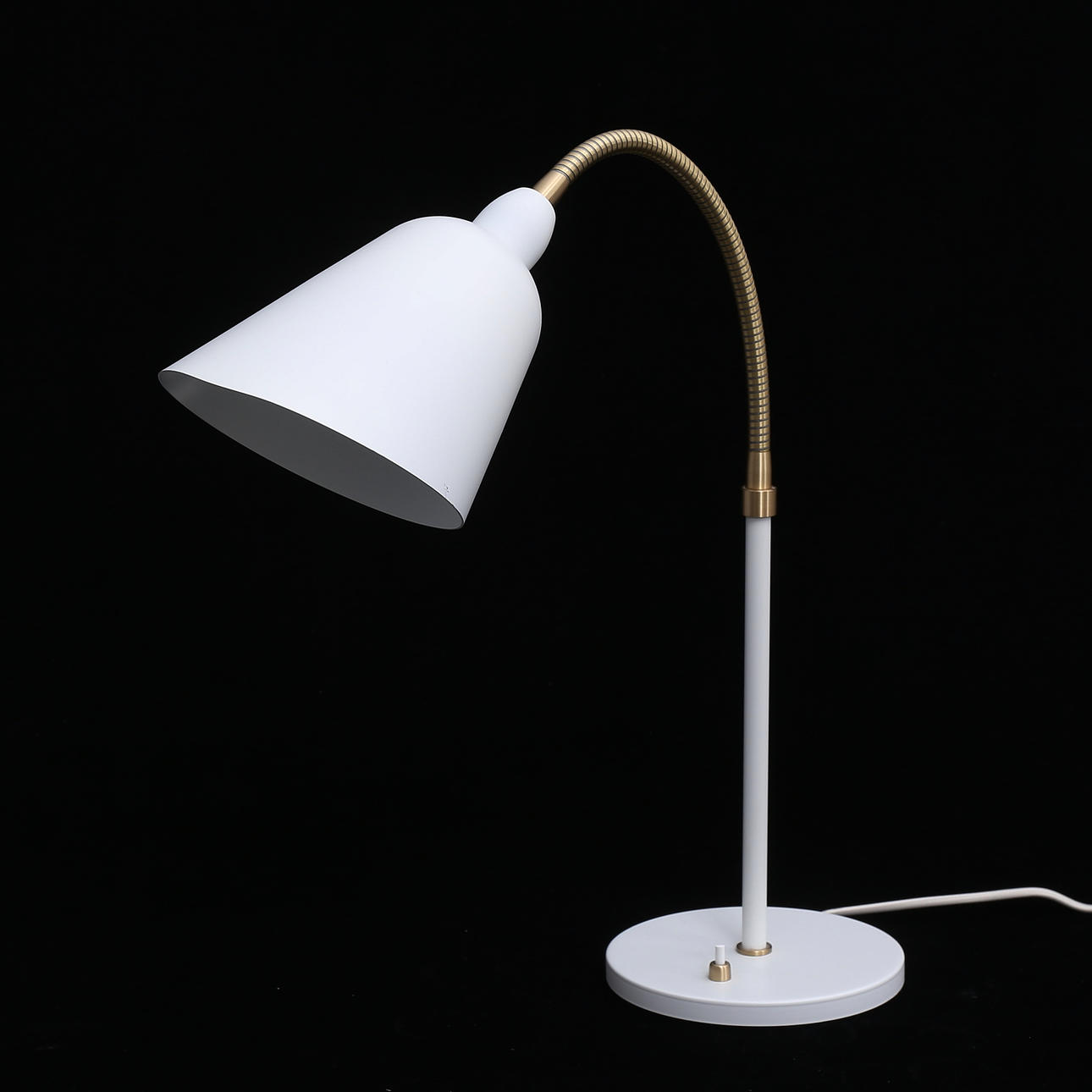 ARNE JACOBSEN. Bordlampe „Bellevue AJ8", &Tradition, Danmark.