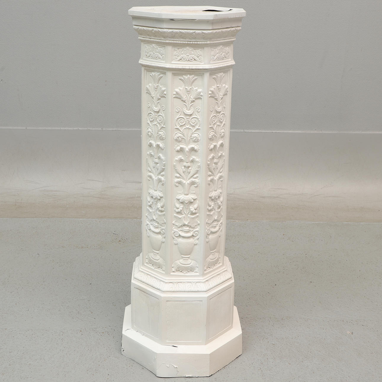 JALUSTA, pylväs, valkolakattu metalli.