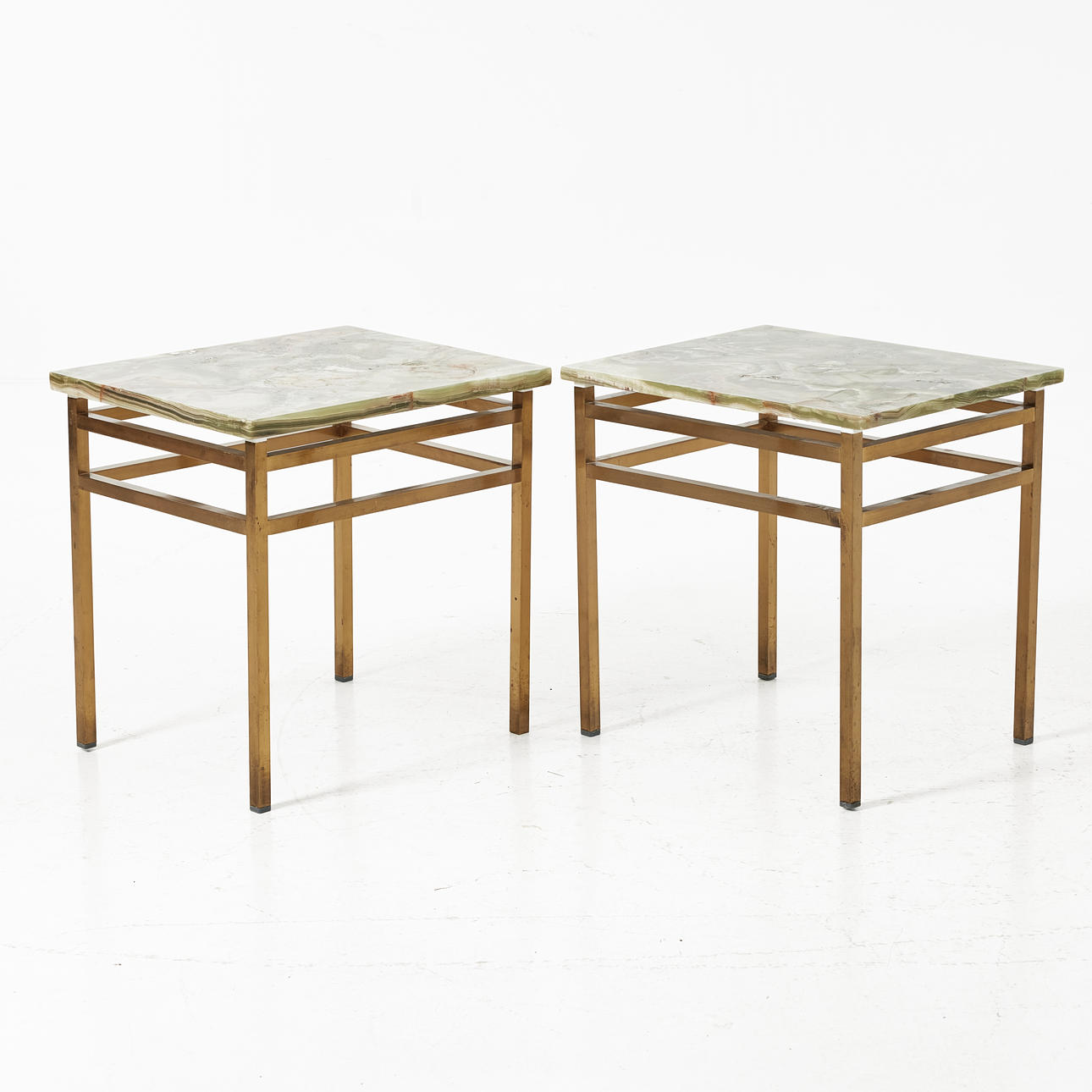 A pair of lamp-tables with alabaster top, second half of the 20th century.