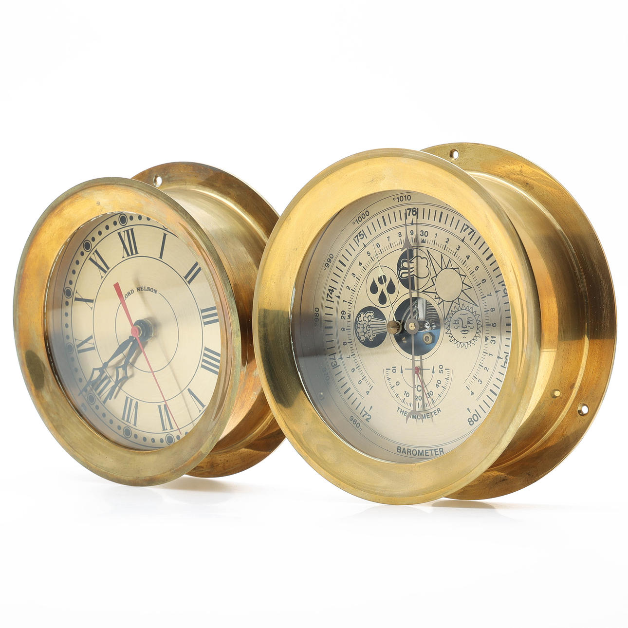 Eine zweiteilige Schiffsuhr und ein Barometer, Lord Nelson.