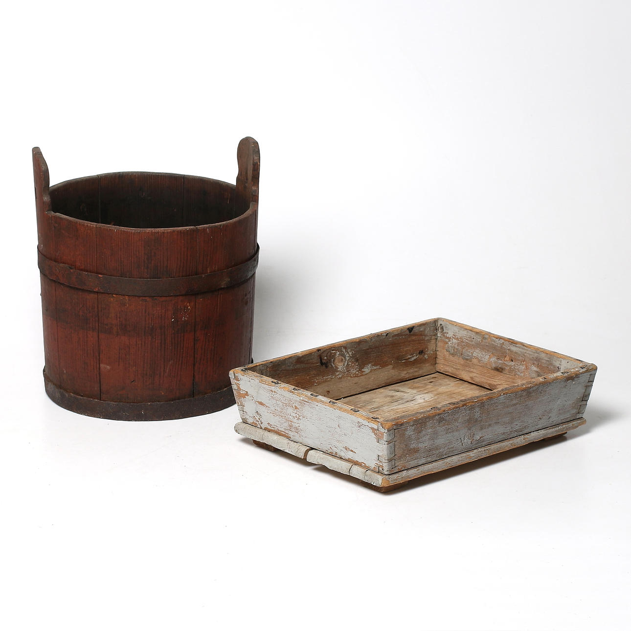 LAGGKÄRL och BRÖDFAT, 2 delar, bemålat trä, allmoge, 1800-tal.
