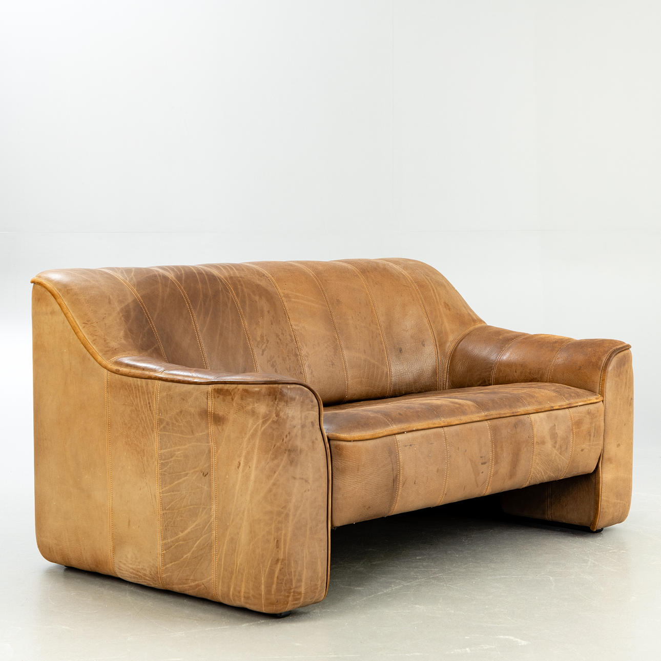 De Sede. Sofa / 2-Sitzer 'DS 44', Büffelleder braun.