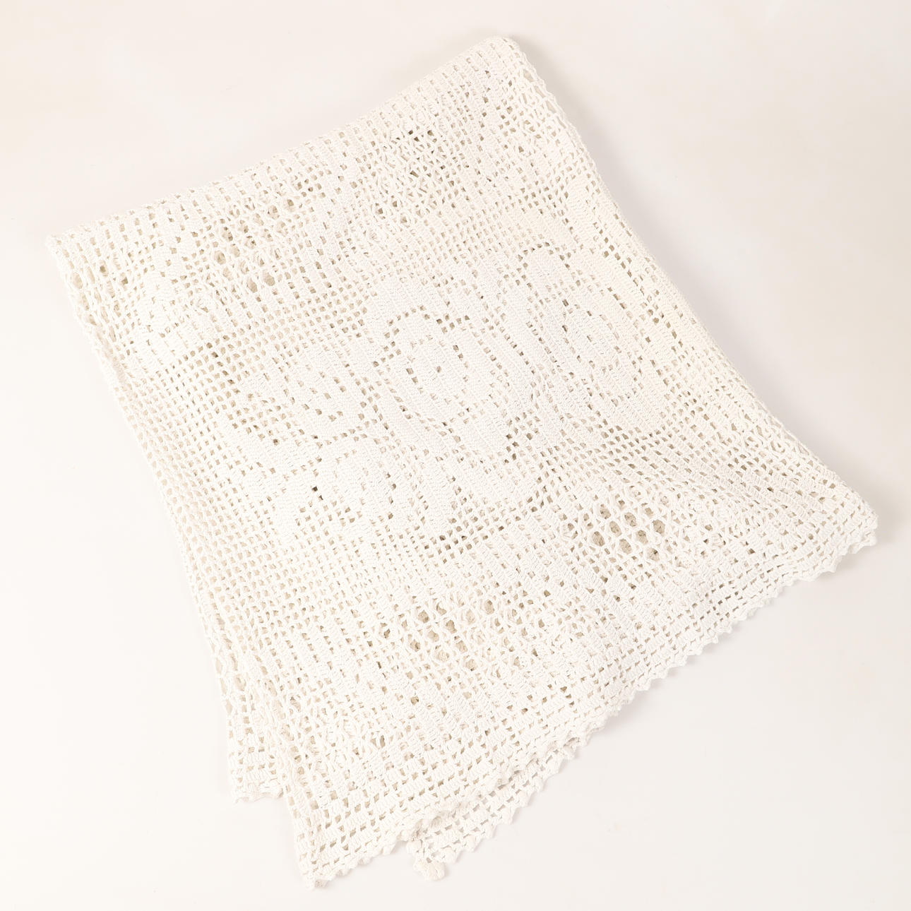 A crocheted bedspread for a single bed, 20th century.