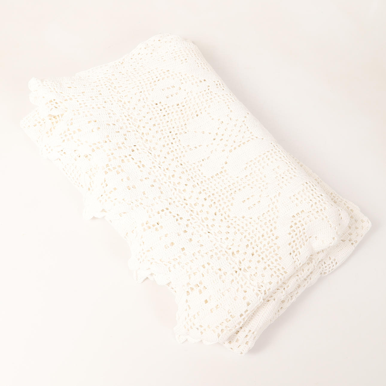 A double bedspread, crocheted, 20th century.