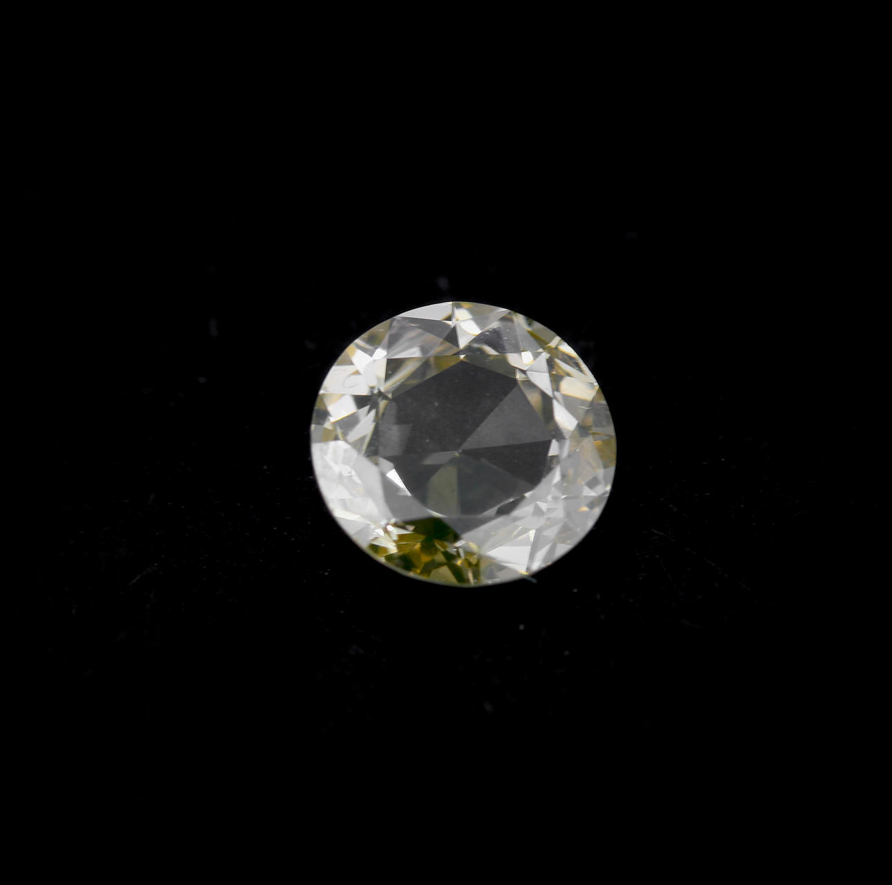 FANCY COLOUR DIAMOND (0.52CT).