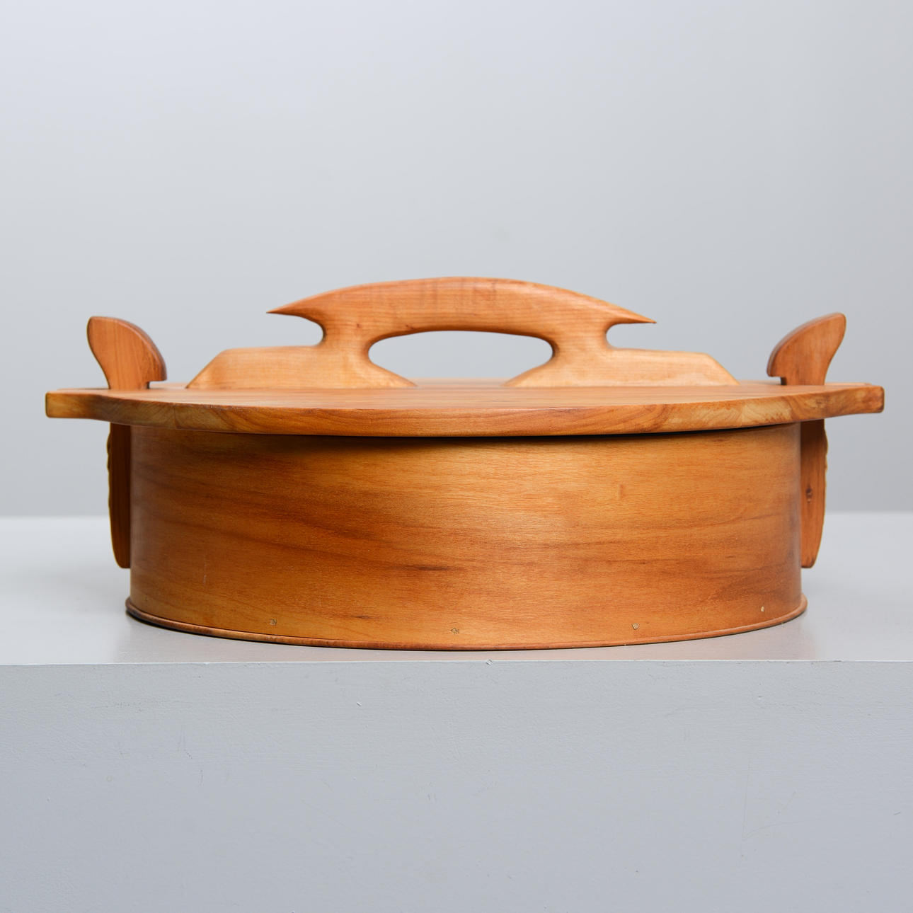 A 20th century pine wash basin.