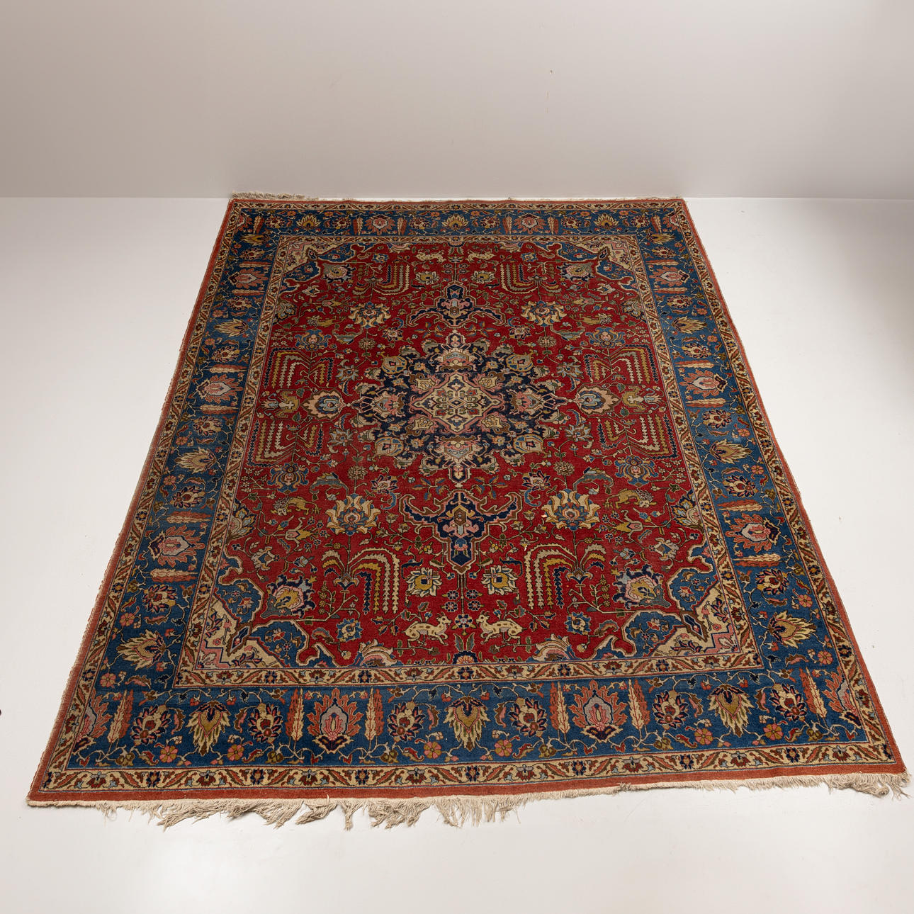 TÆPPE, Persien, ca 361x273 cm.