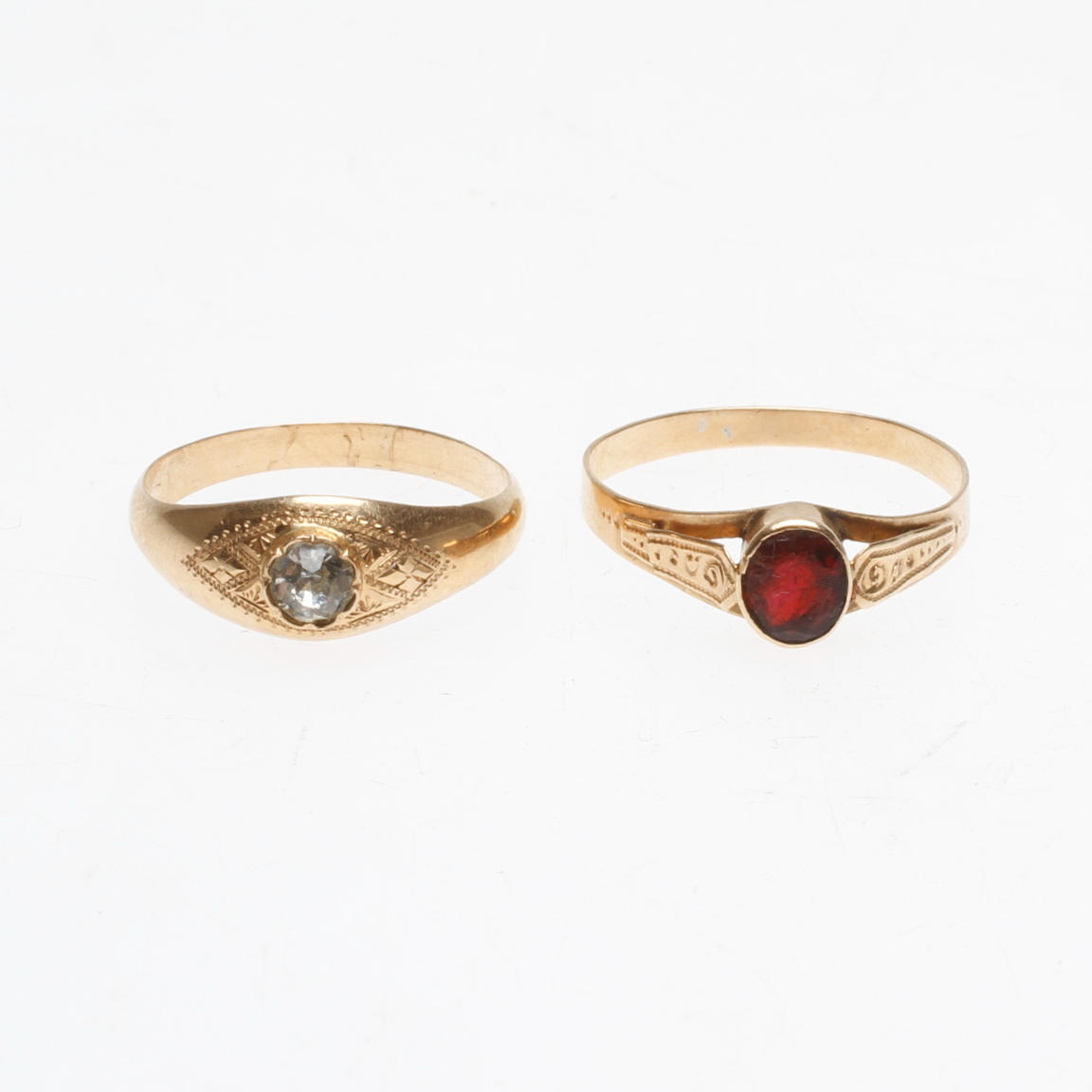 RINGAR, 2 st, 18k guld med stenar, vikt ca 2,1 gram.