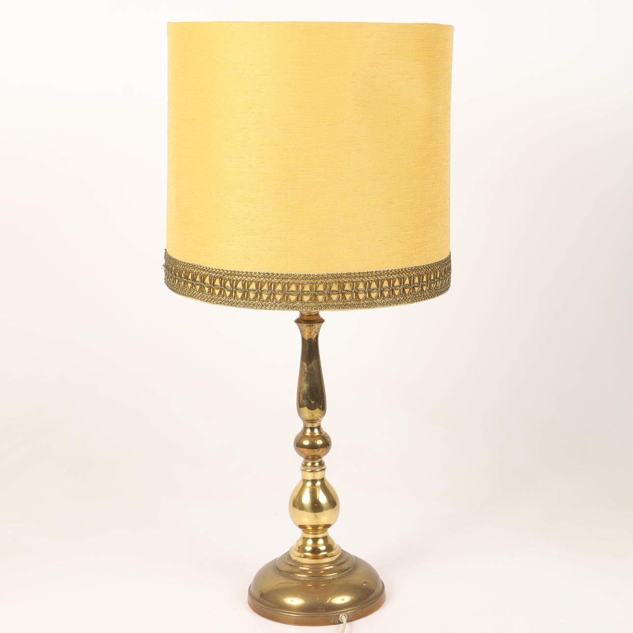 A brass table lamp, 20th century.
