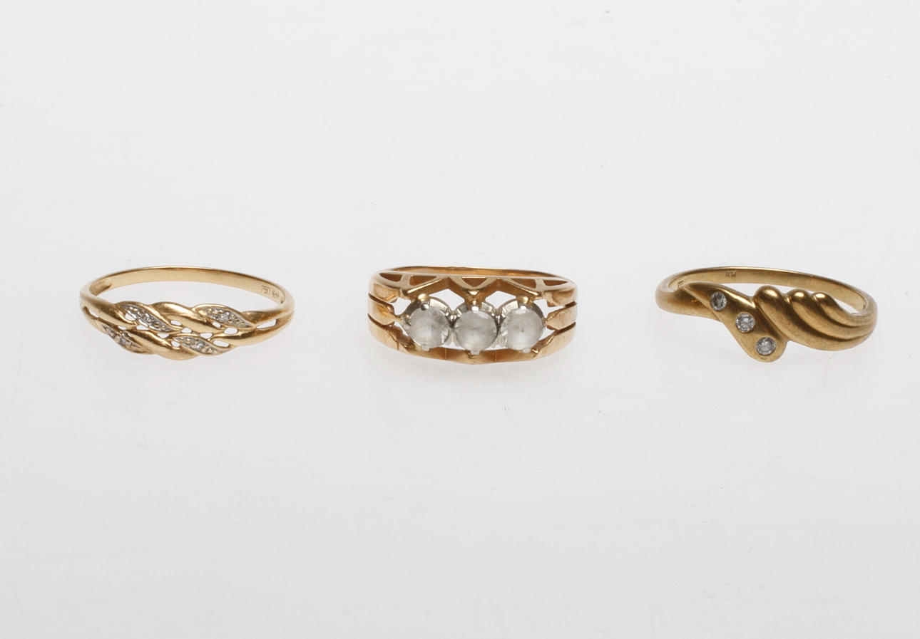RINGAR, 3 st, 8-18k guld, vikt ca 6,8 gr.