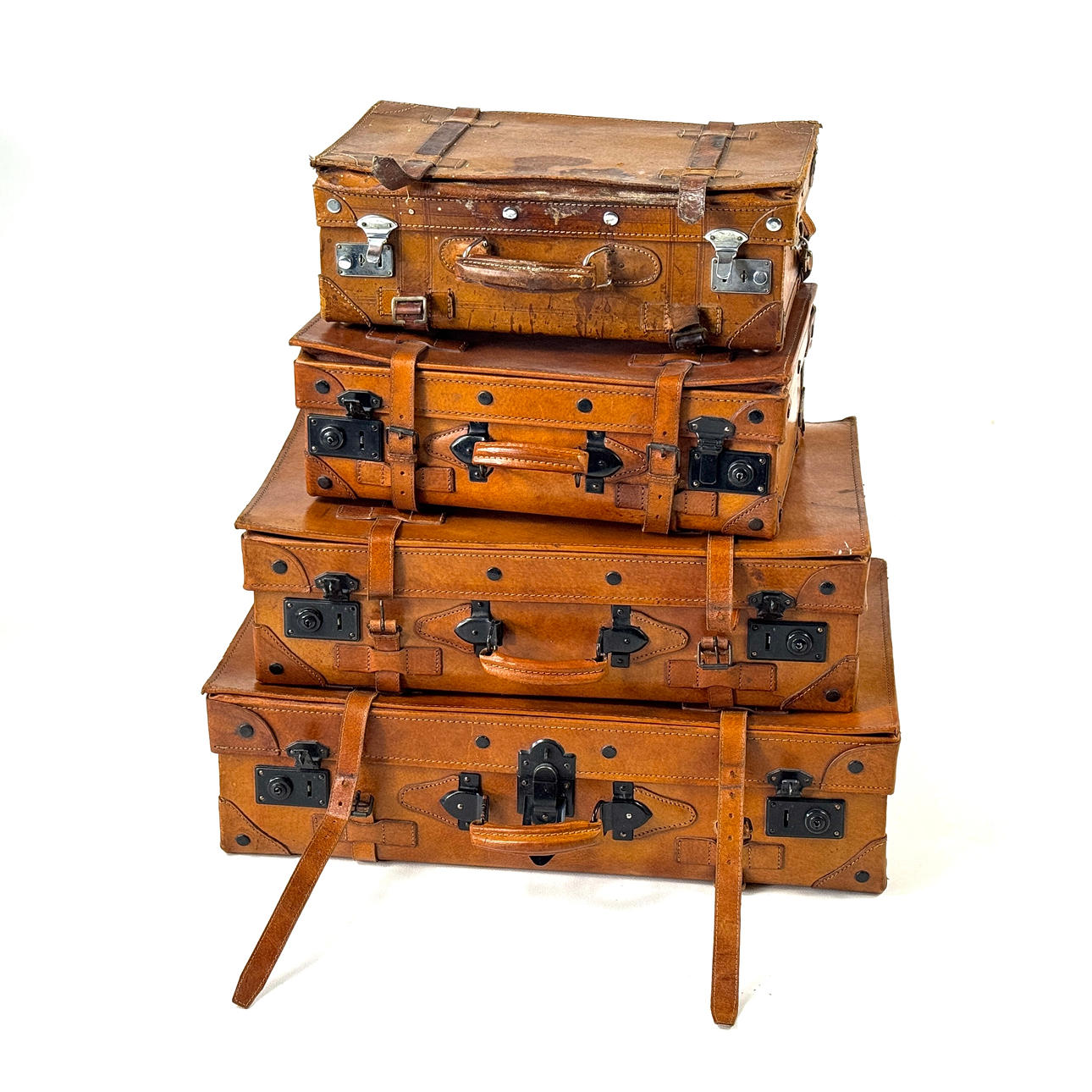 CUATRO MALETAS DE PIEL.