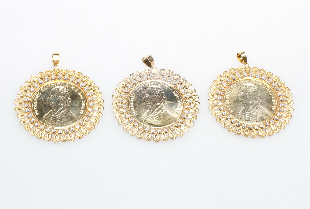 HÄNGEN, 3 st, 9k guld, vikt ca 27,7 gr.