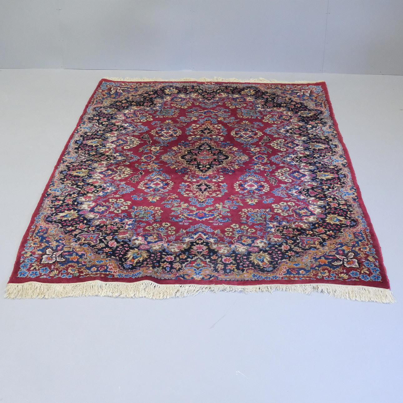 PERSISK, KNYTTEDE MEDALJONGTÆPPE.