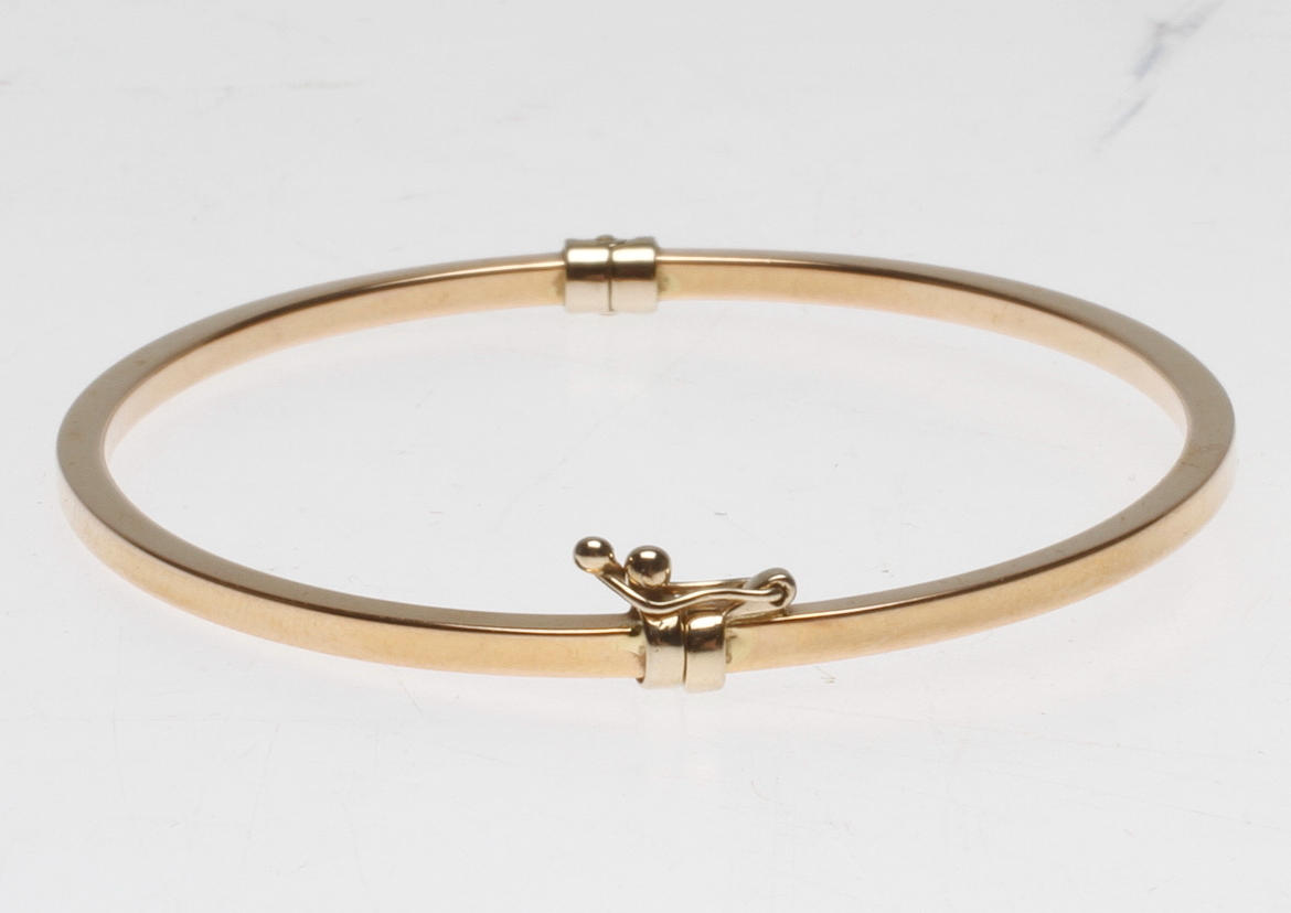 STEL ARMRING, 18k guld,vikt ca 4,6 gr.