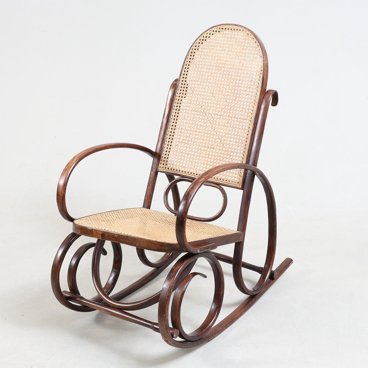 Gyngestol, Thonét-stil, 20. århundrede.