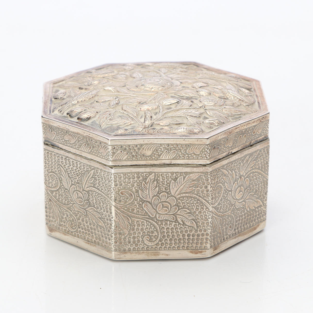 OCTAGONAL SIN. Silver, weight about 108 grams.
