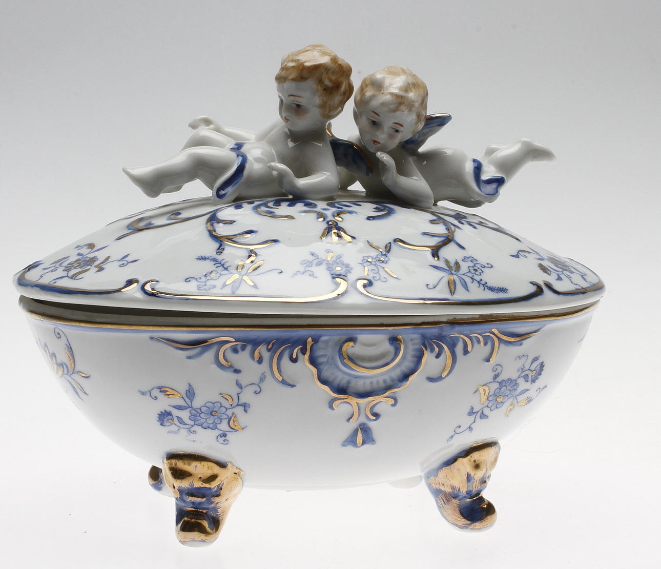 LOCKSKÅL, porslin, rokokostil.