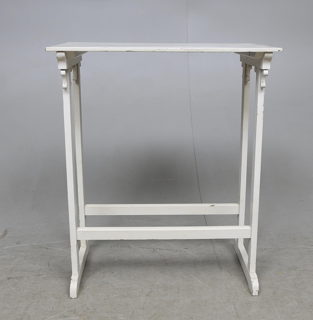 BORD, vitmålat, sekelskiftet 1900.