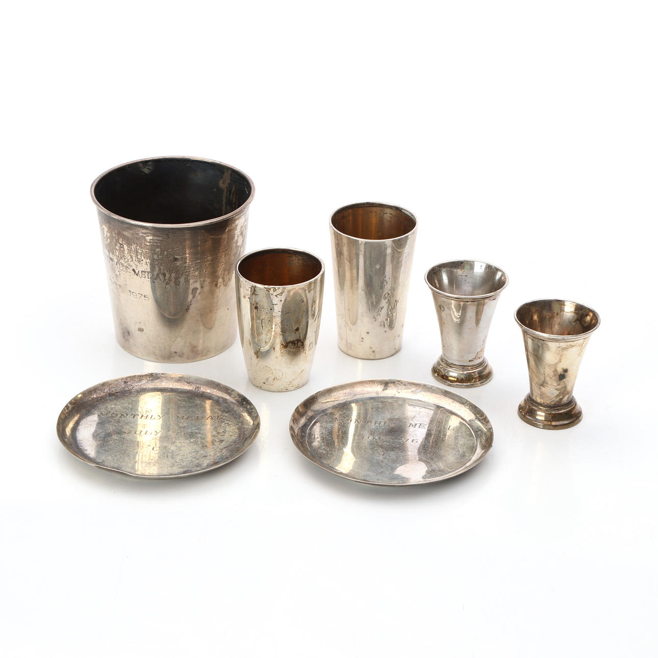 PARTI SØLVGENSTANDE, SYV STK. Sølv, vægt ca. 147 gram.