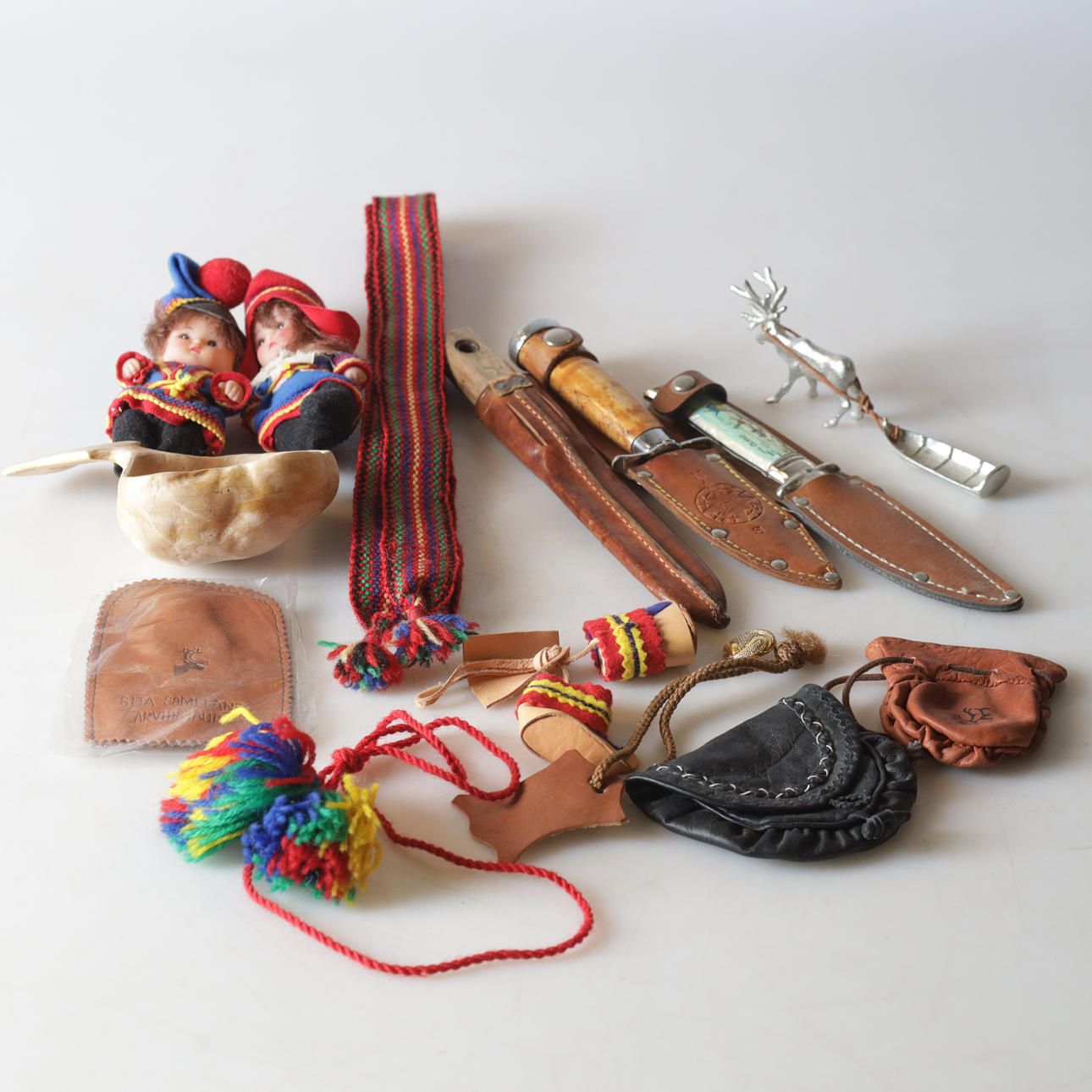 A SAMEOBJECT, approx. 12 pieces, including knives, a cowl, 20th century.