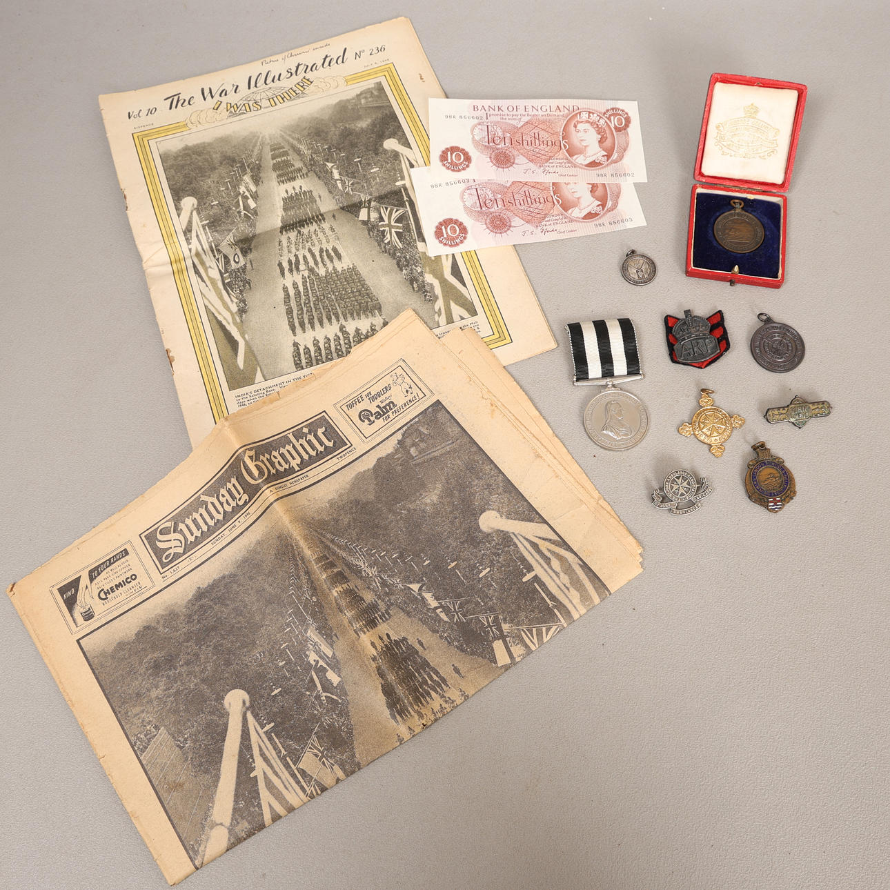 BLANDET PARTI MEDALJONER, BADGES OG EPHEMERA (ANTAL).