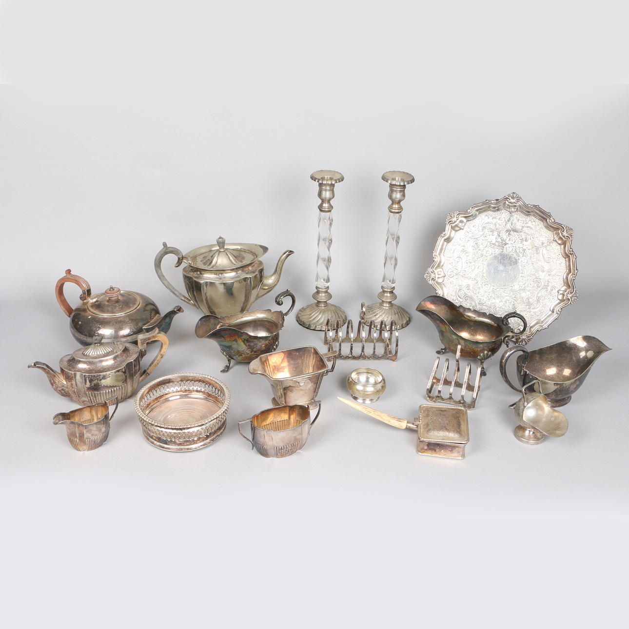 A LARGE COLLECTION OF SILVER PLATED WARES INCLUDING TEA SERVICE ETC (QTY).