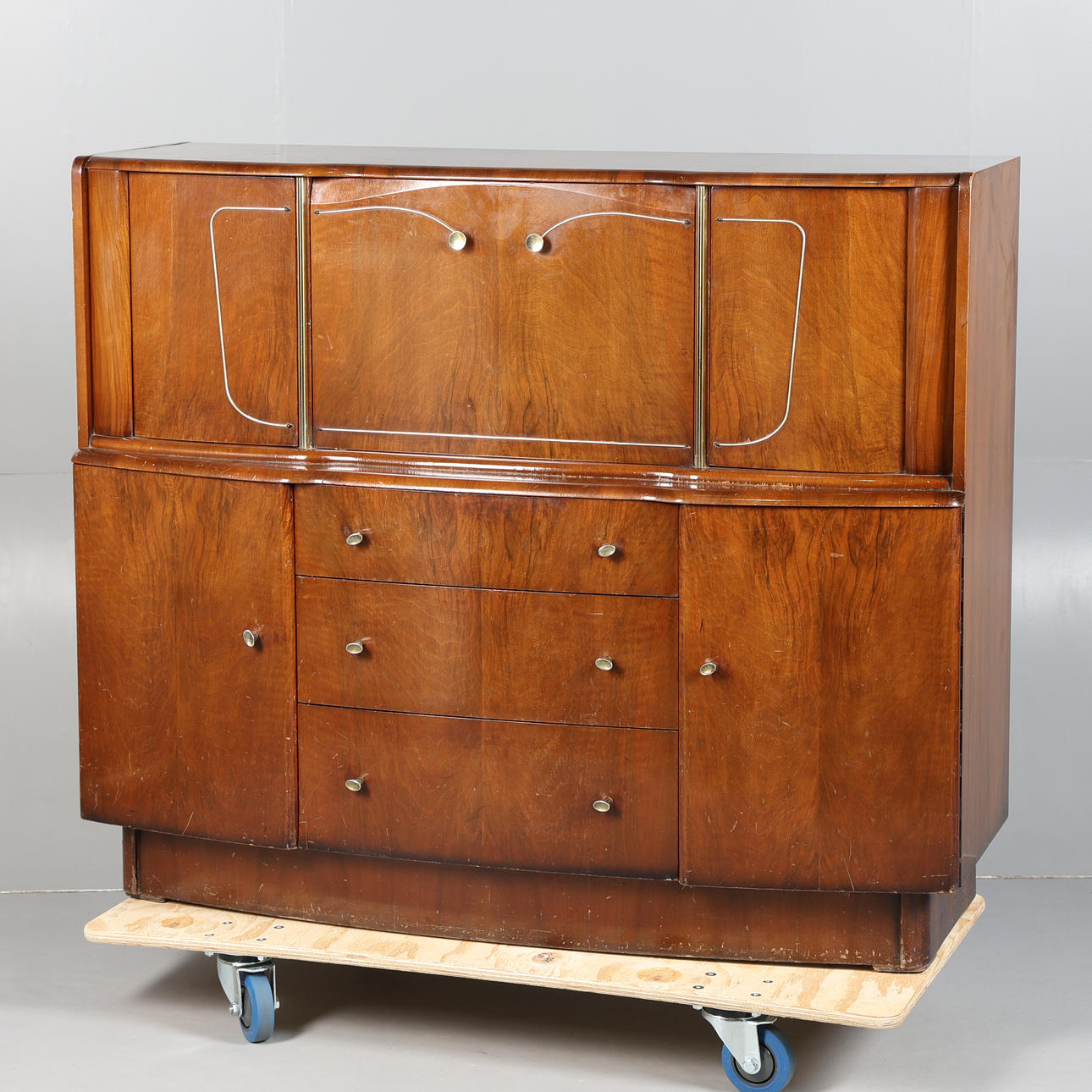 A MID 20TH CENTURY WALNUT BEAUTILITY SIDEBOARD.