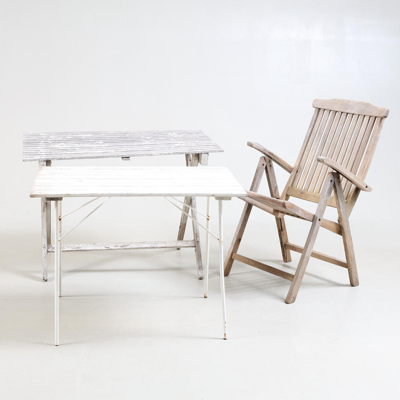 TABLE and position chair, 3 pieces, 19/2000's.