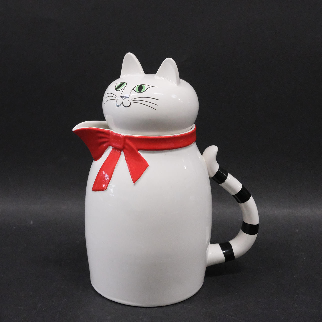 LISA LARSON. JUG WITH LID IN THE SHAPE OF A CAT. Asiatica