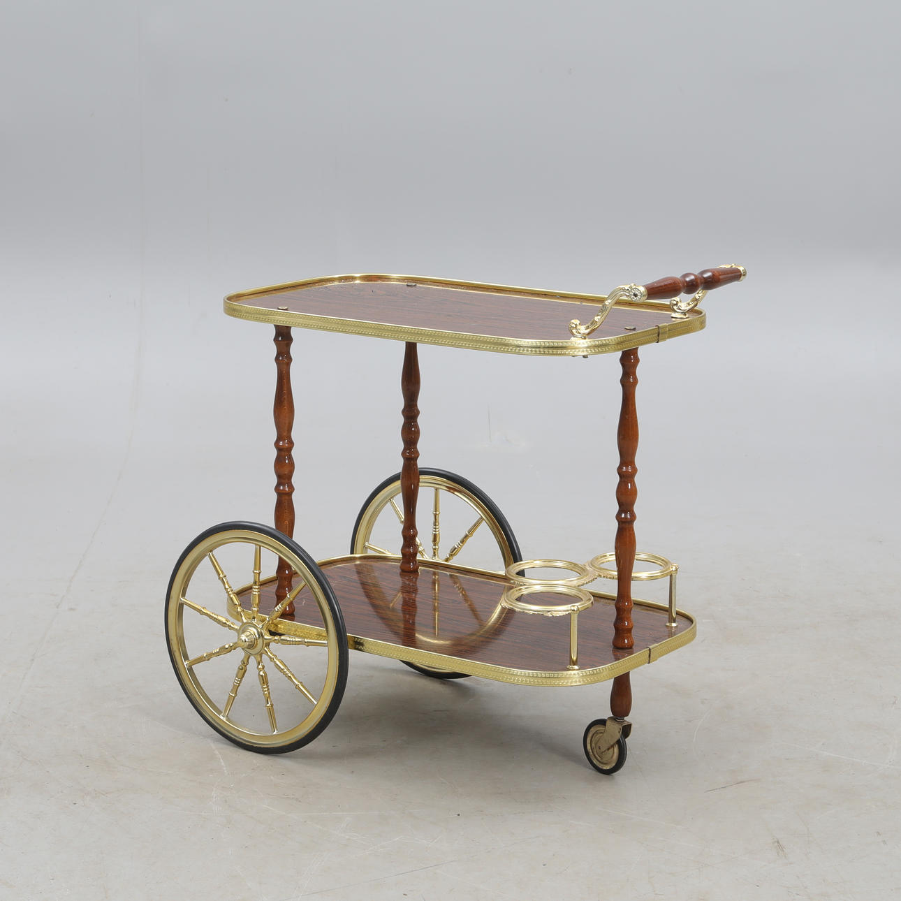 BAR/SERVING TROLLEY, ON WHEELS.