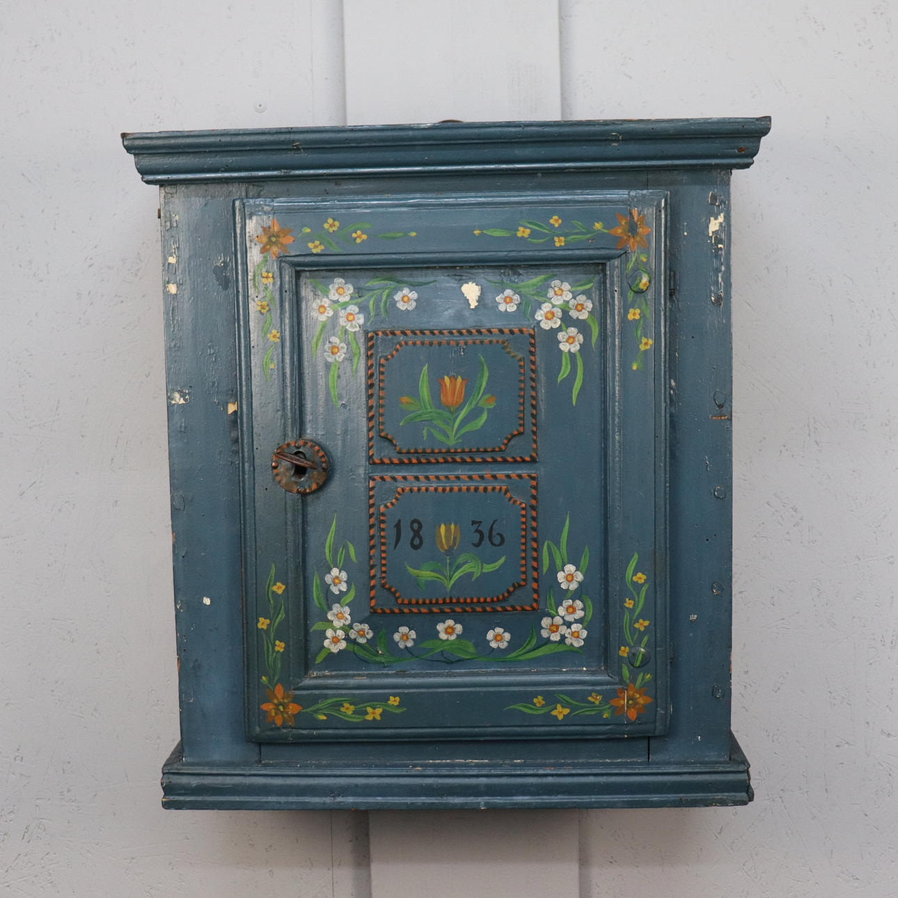 BRÄNNVINSSKAPPER, allmoge, dated 1836.