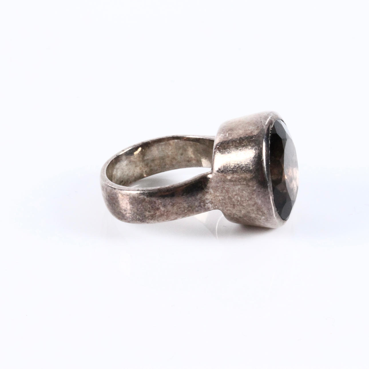 RING, with smoking pouch, sterling silver signed AV.