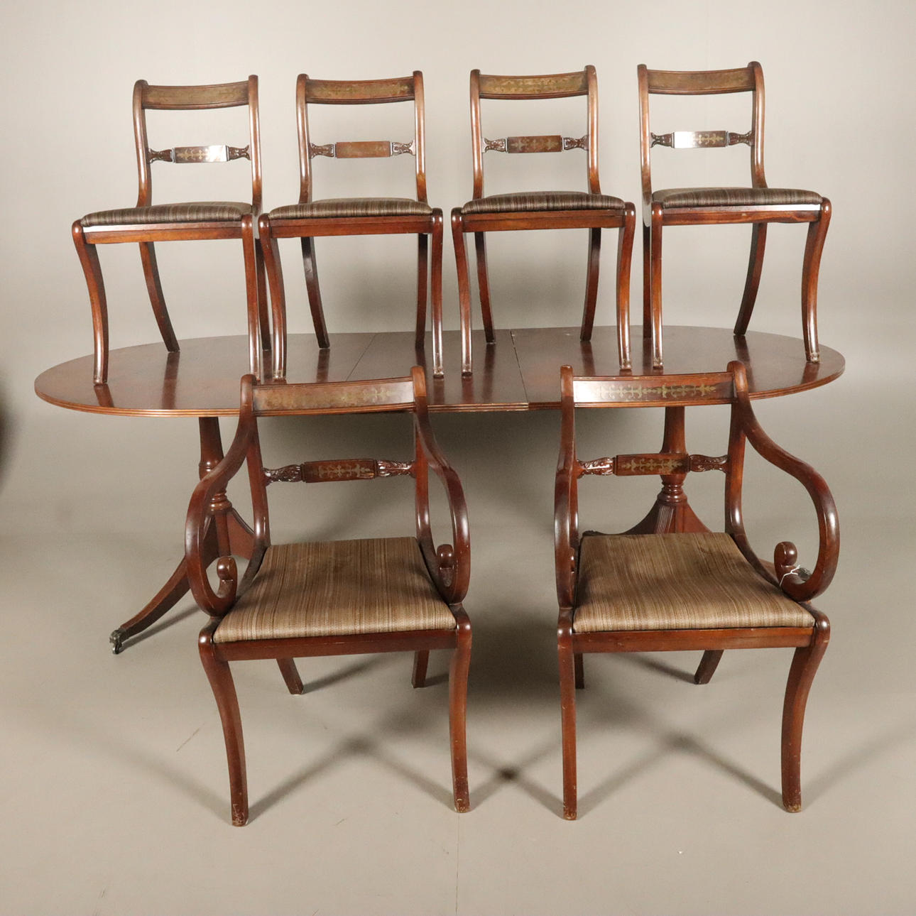 MESA DE COMEDOR con 6 sillas, estilo inglés.