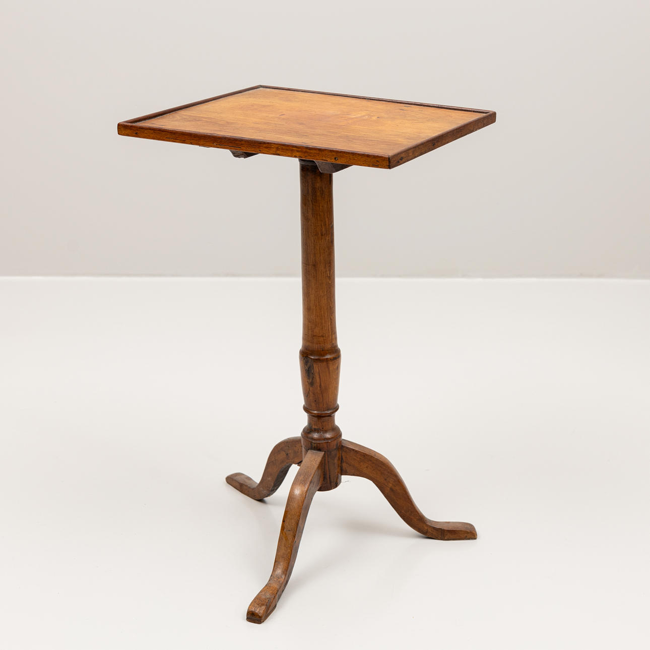 A folding table, pillar base, early 19th century.