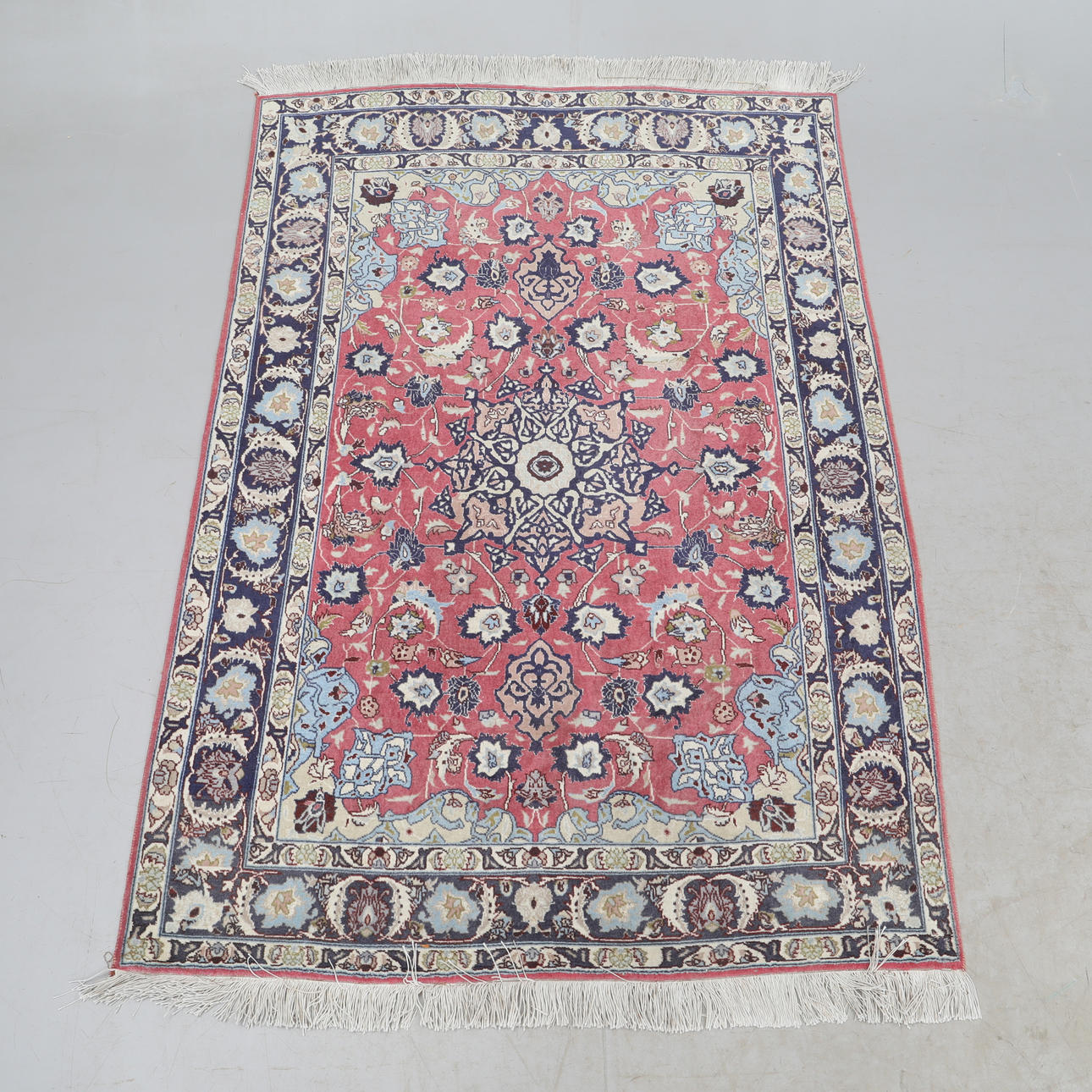 TÆPPE, eventuelt Tabriz, ca 147x103 cm.