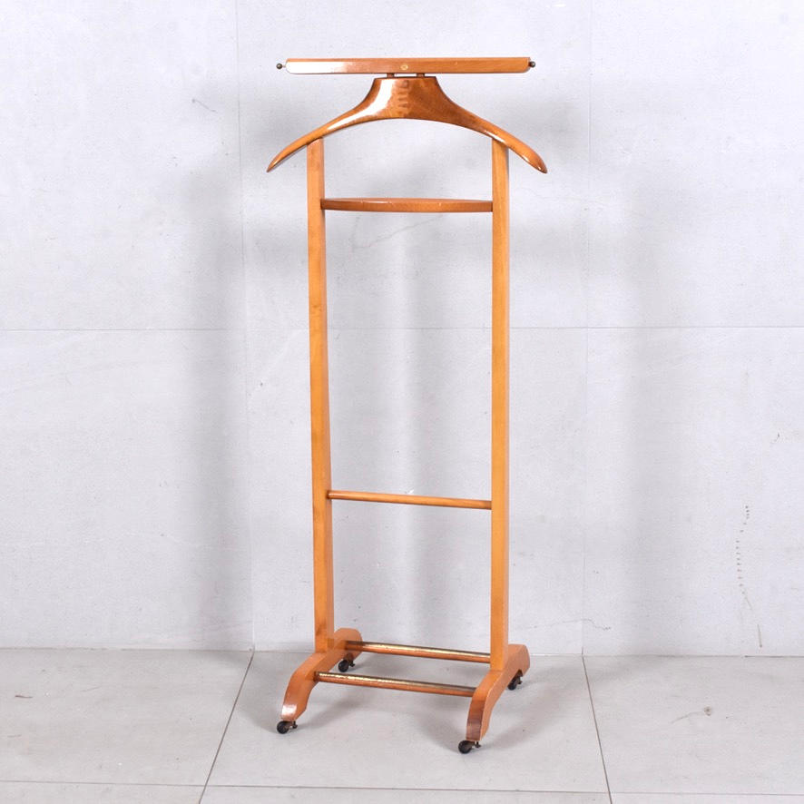 GENTLEMAN'S SERVANT, Italy.