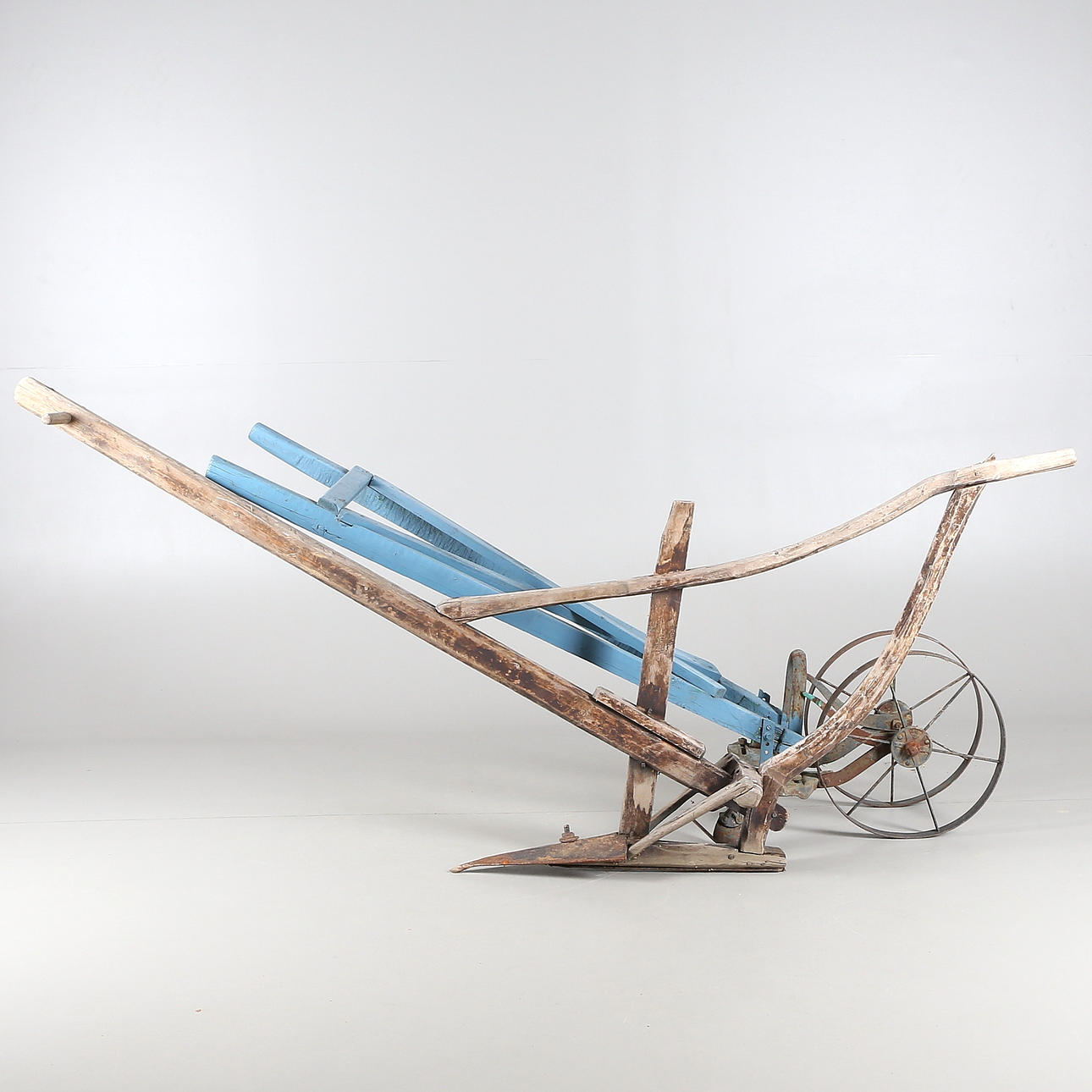 REDSKAP, 2 st, trä/järn, allmoge, 18/1900-tal.