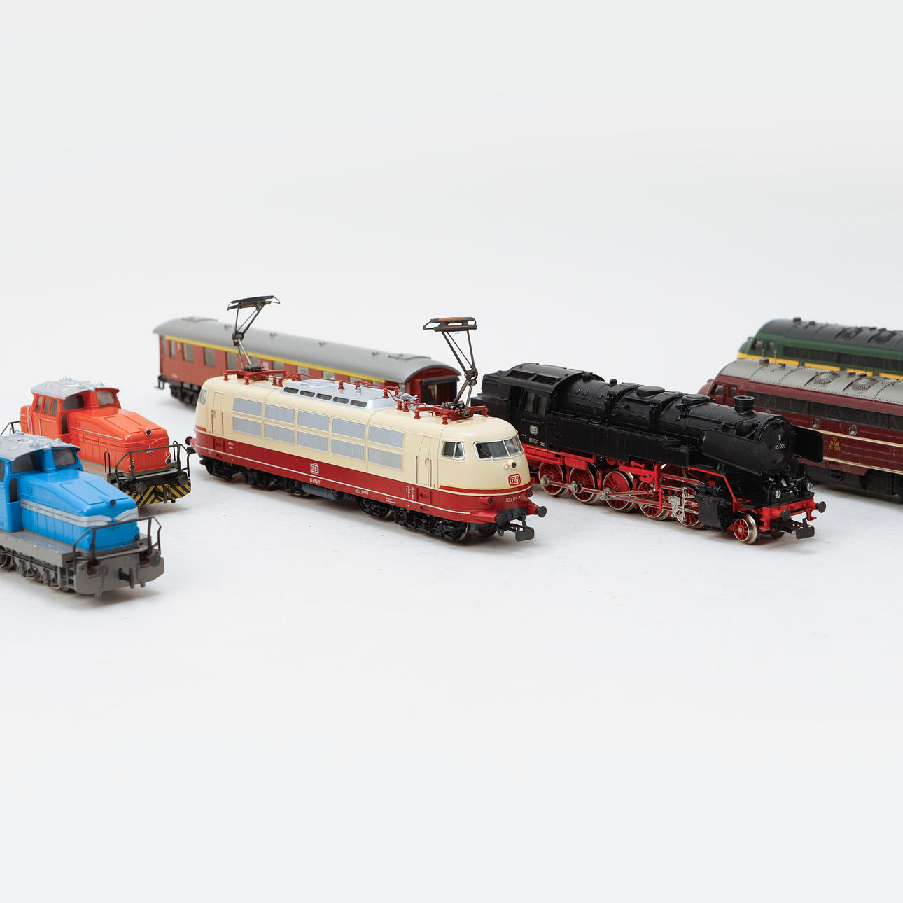 MÄRKLIN, lok, vagnar och räls.