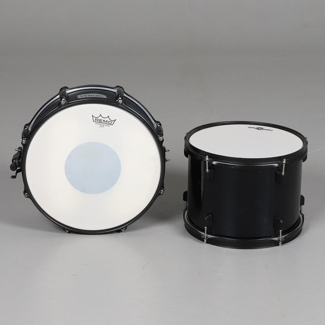 DRUMS. 2 PCS. Snare drum and hammock.