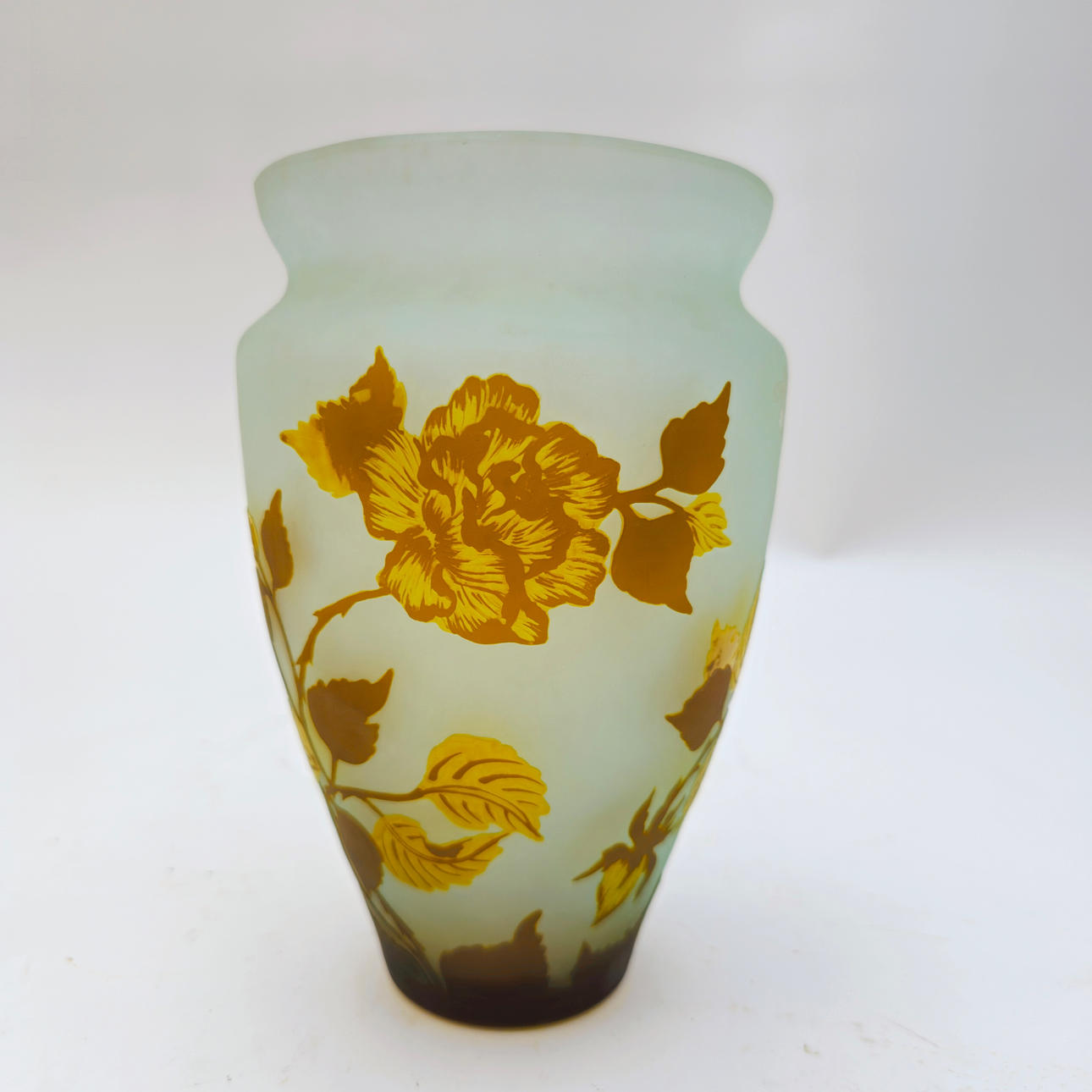 CAMEO-GLASVASE. SIGNIERT VON TIP DAUM NANCY.