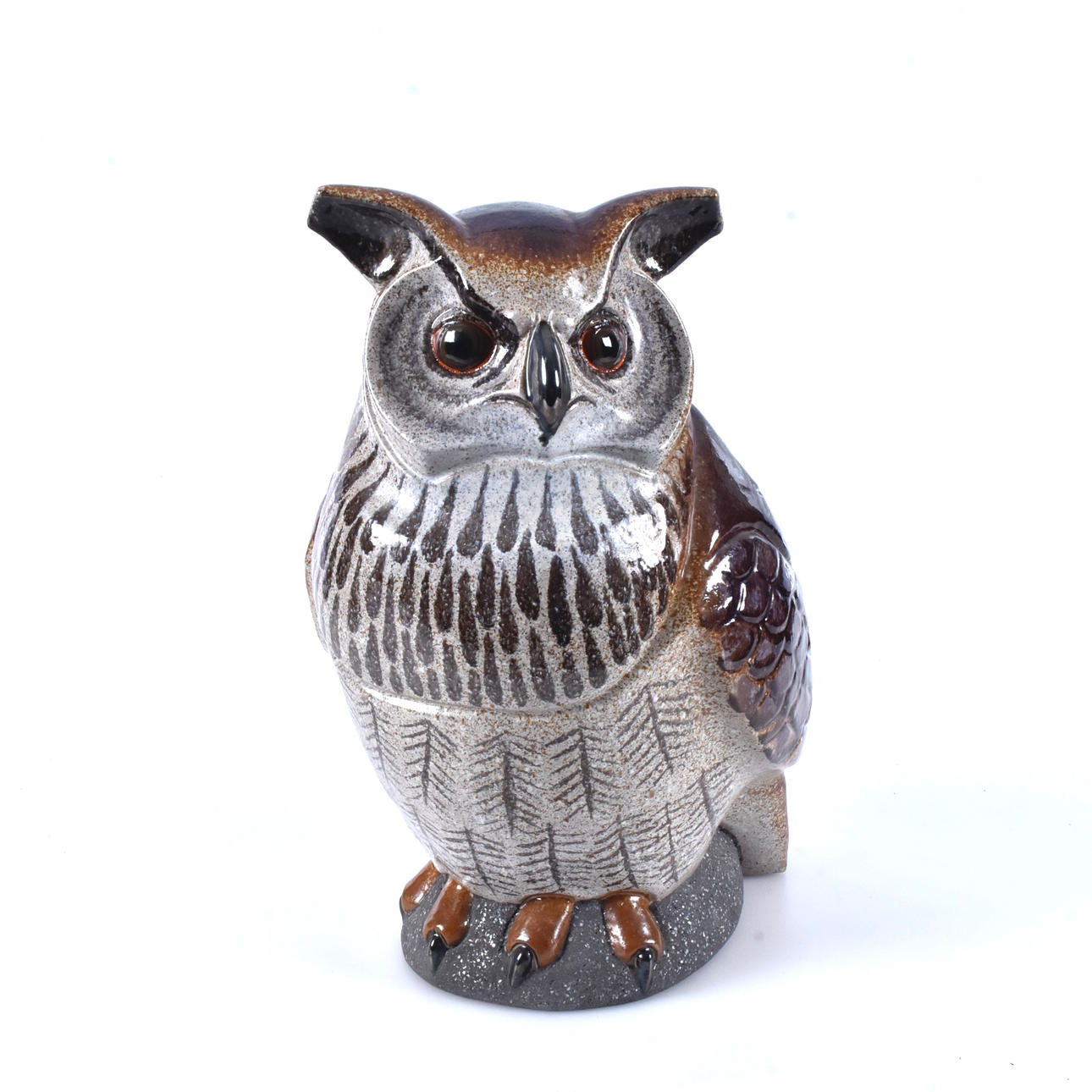 A ceramic owl figurine by Thomas Hellström, Nittsjö.