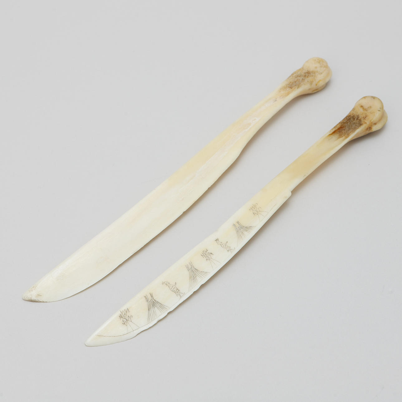 KNIVES, 2 pieces, horns, joint work.