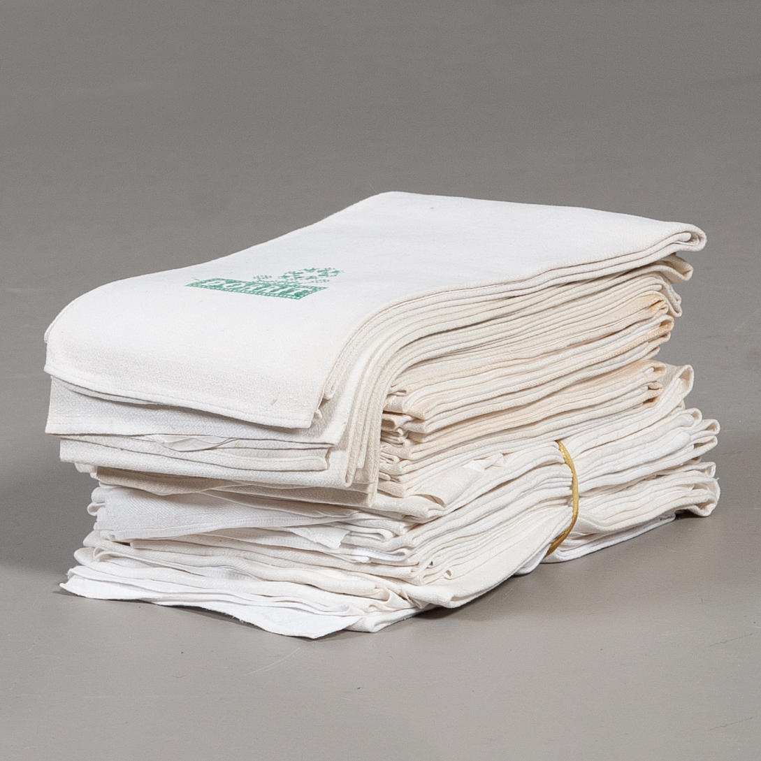 PYYHKEET. 25 kpl, pellavadamaski ja puolipellava.