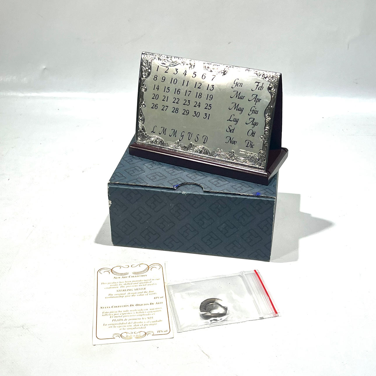 Universal calendar in sterling silver.