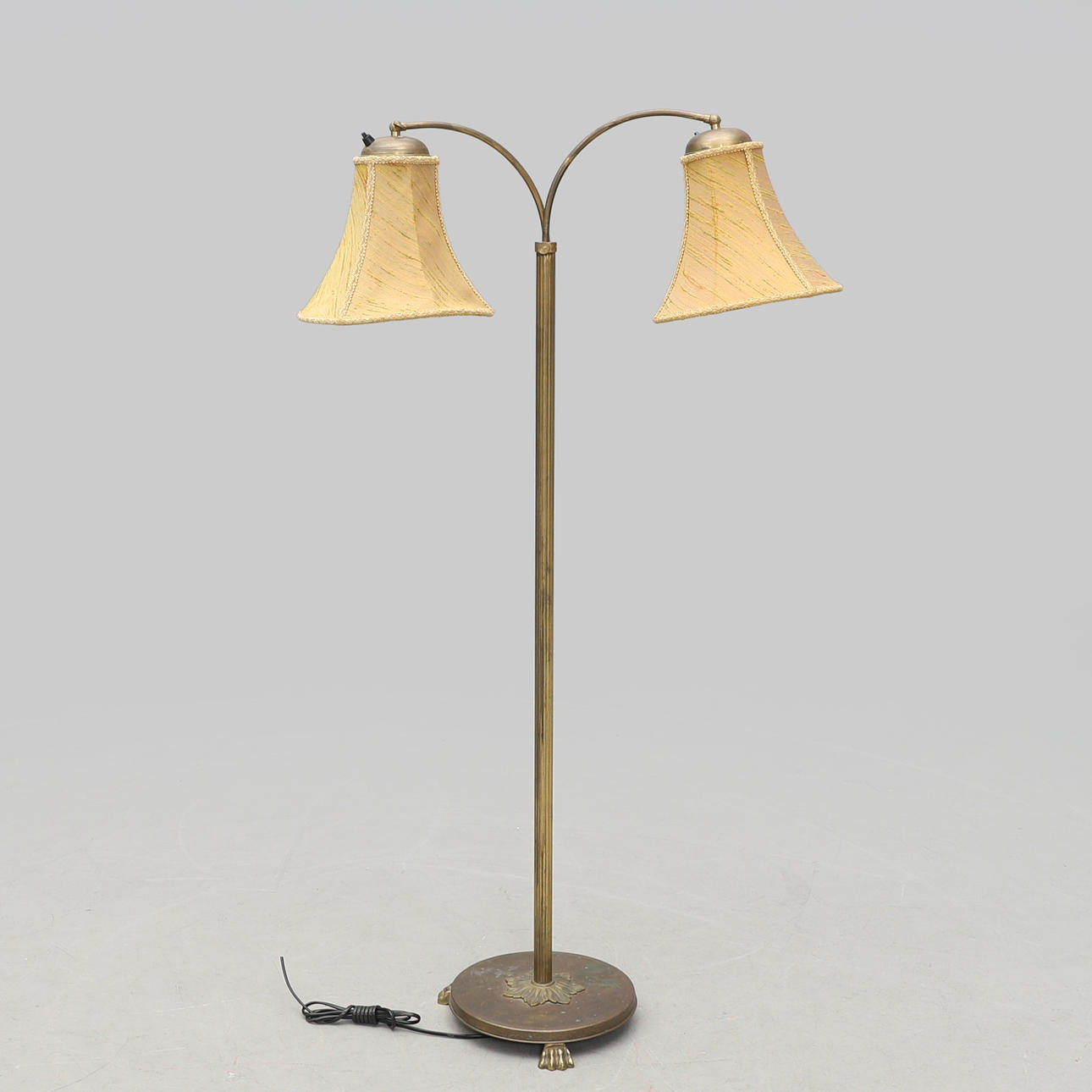 A mid 20th century floor lamp.